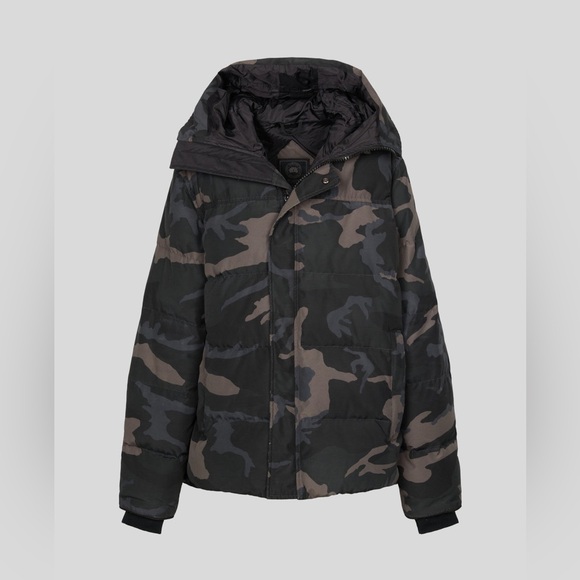 ❤️Canada Goose Camo Puffer Parka❤️ - Picture 1 of 3